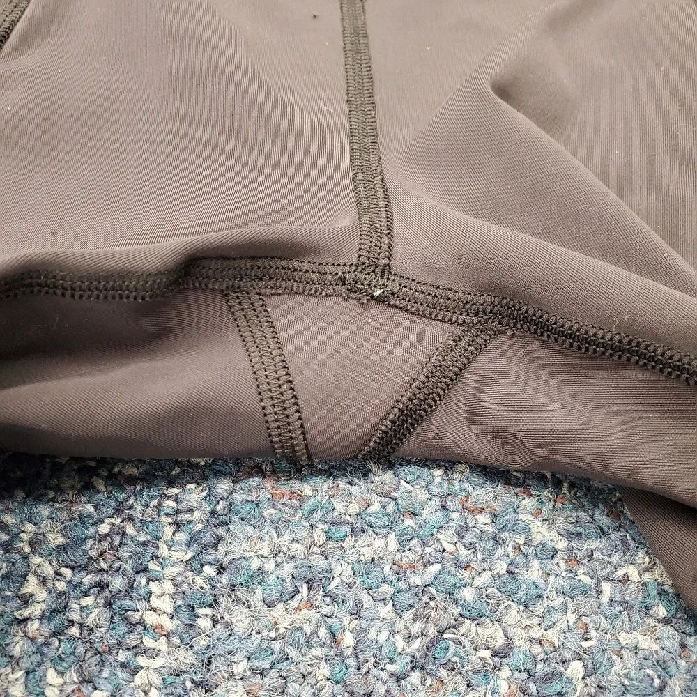 Lululemon Turning Point Tight - Black - Nulux - Size 4 - Picture 16 of 16